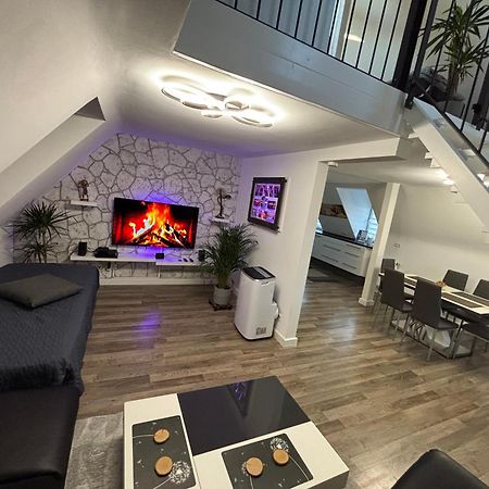 Moderne Deluxe 3-Zi Eigentums- Maisonette-Wohnung Ibm Bertrandt Mercedes Ehningen Exteriér fotografie